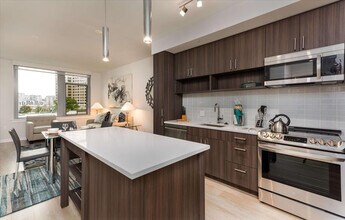 400 Army Navy Dr in Arlington, VA - Foto de edificio - Building Photo