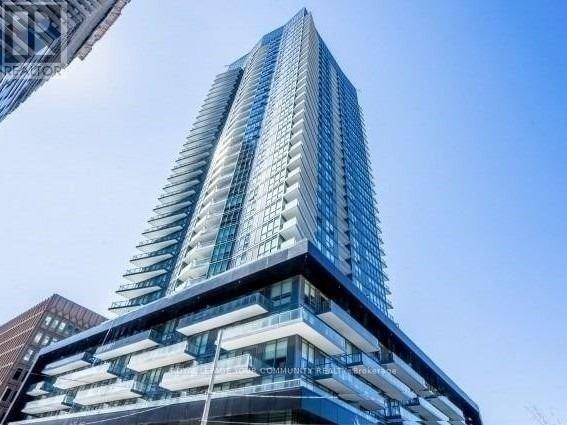 30-1430 Roehampton Ave in Toronto, ON - Building Photo