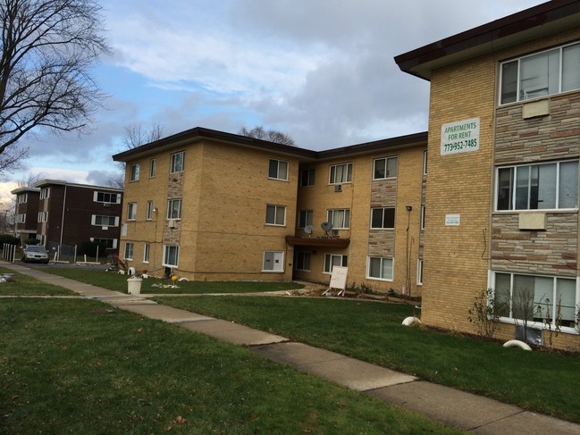 737-747 Grant Ave in Chicago Heights, IL - Foto de edificio - Building Photo