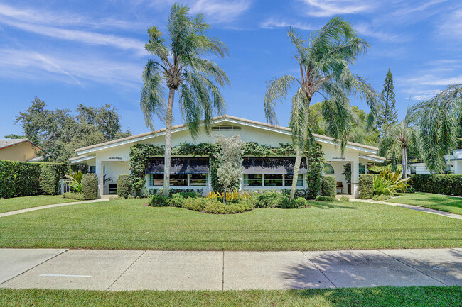 221 N Swinton Ave in Delray Beach, FL - Foto de edificio - Building Photo