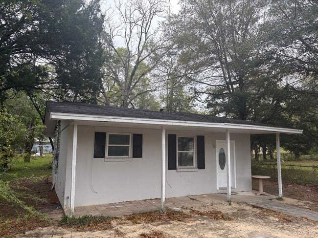650 Blakely Ave in Crestview, FL - Building Photo - Building Photo