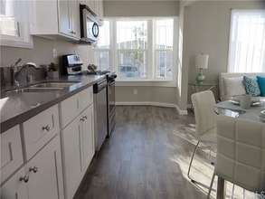 6580 S Van Ness Ave in Los Angeles, CA - Building Photo - Building Photo