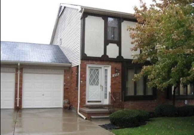 property at 205 Pineview Ct