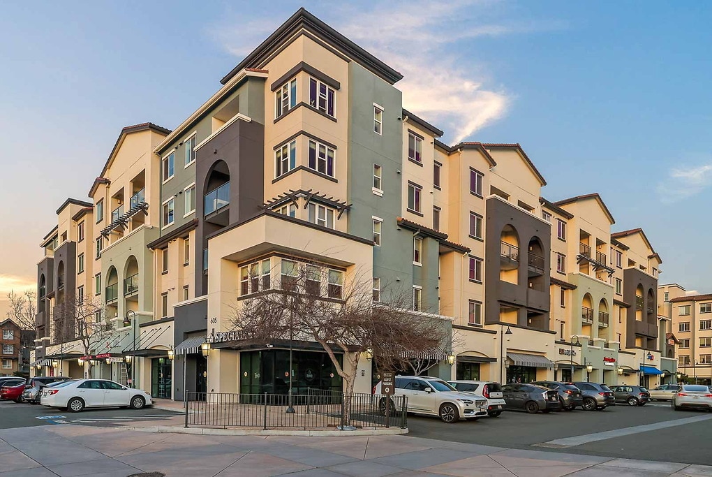 Via in Sunnyvale, CA - Foto de edificio
