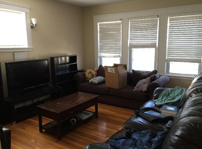 8 Arlington St in Somerville, MA - Building Photo - Building Photo