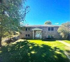 120 Luanne Dr in Weirton, WV - Building Photo