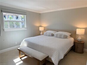 960 7th St S in Naples, FL - Building Photo - Building Photo