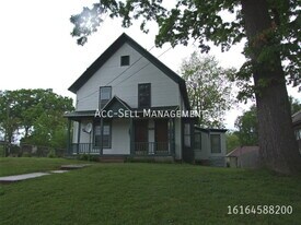 437 Barnett St NE in Grand Rapids, MI - Building Photo