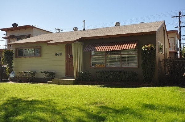 605-609 N Hollywood Way, Unit 609-A in Burbank, CA - Building Photo - Building Photo