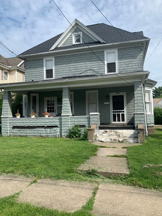 1214 Tremont Ave SW in Massillon, OH - Building Photo