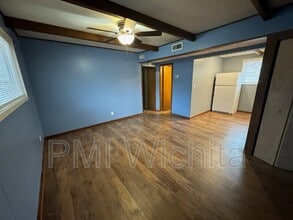 819 E 1st St in Newton, KS - Building Photo - Building Photo