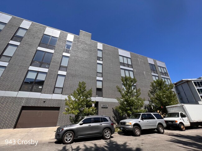 943 N Crosby St in Chicago, IL - Building Photo - Building Photo