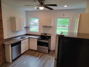 211 Ontario St, Unit 1 in Albany, NY - Foto de edificio - Building Photo