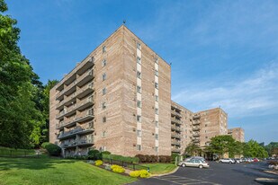 Pleasant Hills in Pittsburgh, PA - Building Photo