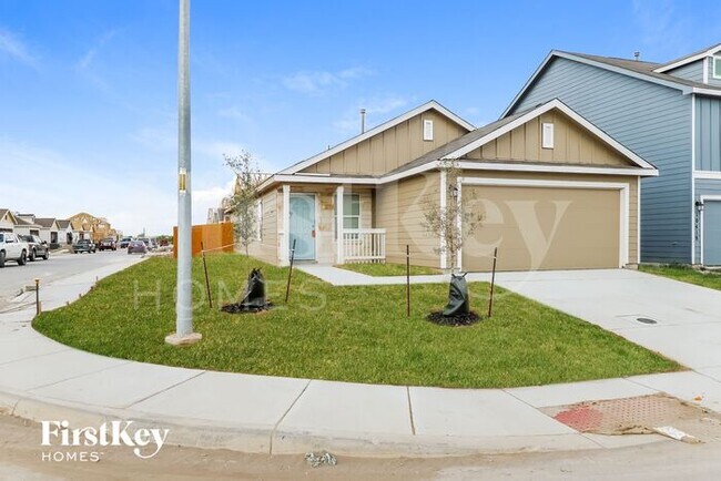 10422 McClintock Dr in Converse, TX - Building Photo - Building Photo