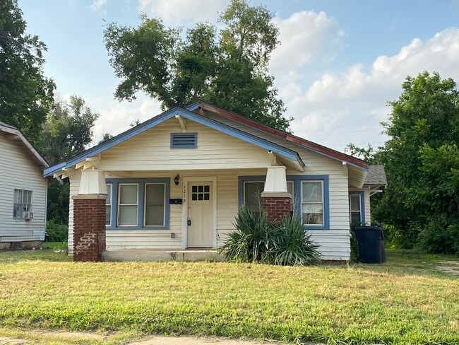 property at 1213 NE 17th St