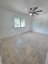 14900 NW 9th Ct in Miami, FL - Foto de edificio - Building Photo