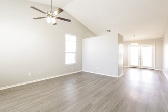 207 Mariposa Way in Henderson, NV - Building Photo - Building Photo