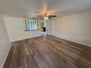 6039 20th St in Zephyrhills, FL - Building Photo - Building Photo