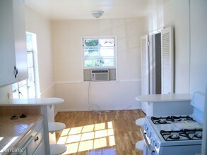 1466 S Sherbourne Dr in Los Angeles, CA - Building Photo - Building Photo