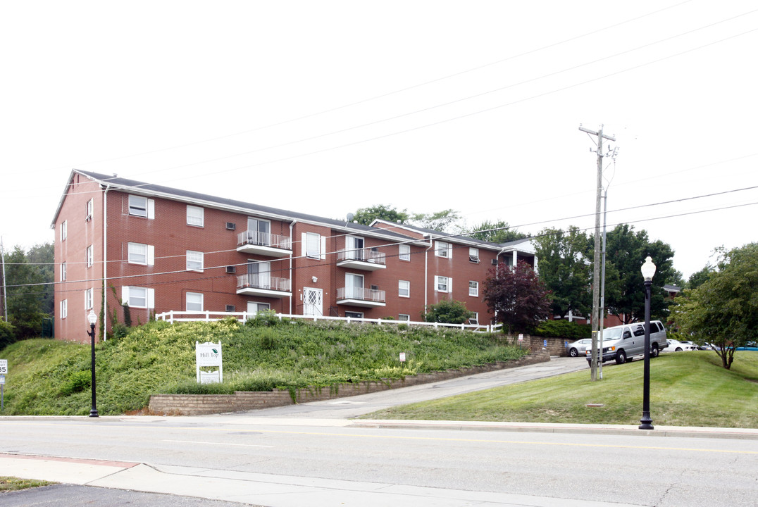 Hilltop Apartments in Canton, OH - Building Photo