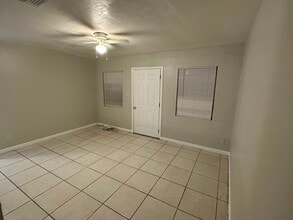 7725 Cassino Ave in Orlando, FL - Foto de edificio - Building Photo