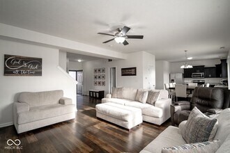 884 Star Flower Trace in Greenwood, IN - Building Photo - Building Photo