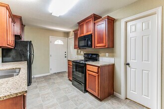 39 Addi Lane in Lacy Lakeview, TX - Building Photo - Building Photo
