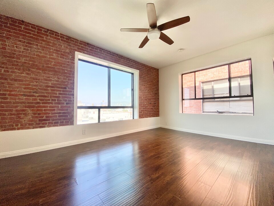 5425 Santa Monica Blvd in Los Angeles, CA - Foto de edificio