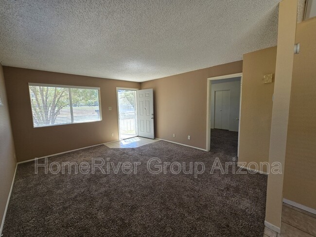 8916 North 11th St in Phoenix, AZ - Foto de edificio - Building Photo