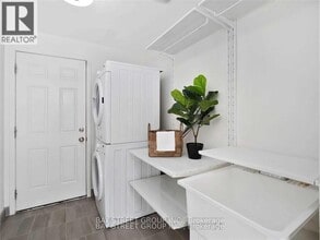 3186 Mintwood Cir in Oakville, ON - Building Photo - Building Photo