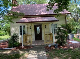 137 Kimmon Rd in Harmony, NC - Building Photo