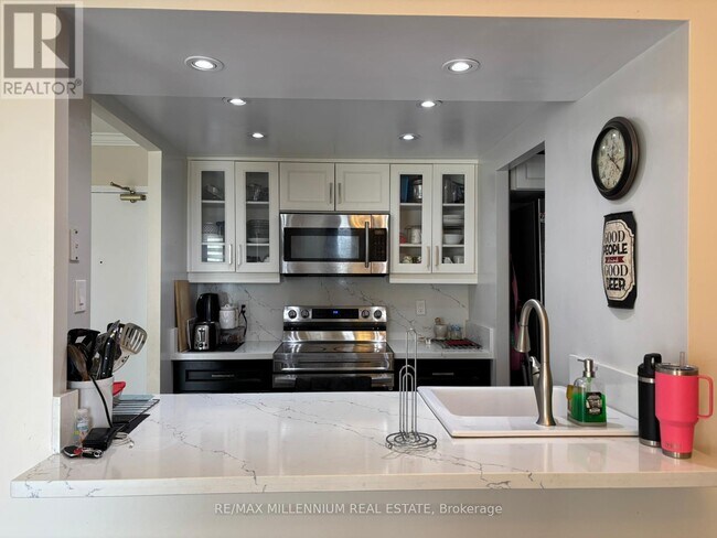 285 Enfield Pl in Mississauga, ON - Building Photo - Building Photo