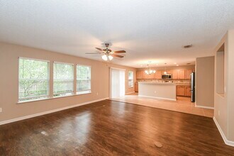 2427 Brian Lakes Dr E in Jacksonville, FL - Foto de edificio - Building Photo