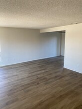 26084 Camphorwood Ave, Unit 26086 in Hemet, CA - Foto de edificio - Building Photo