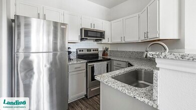 19275 Stone Oak Pkwy in San Antonio, TX - Building Photo - Building Photo