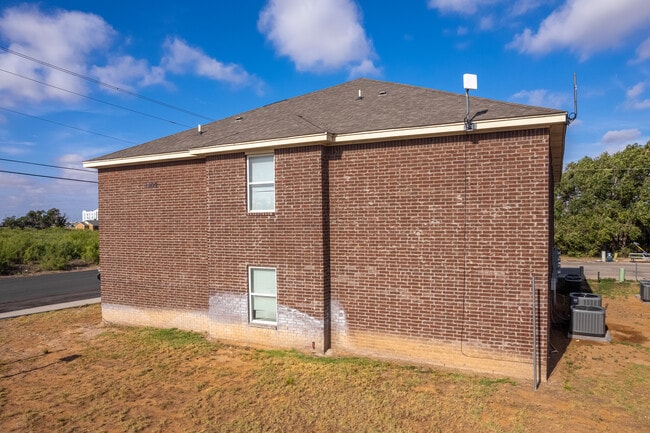 1203 S Gail Ave in Monahans, TX - Building Photo - Building Photo