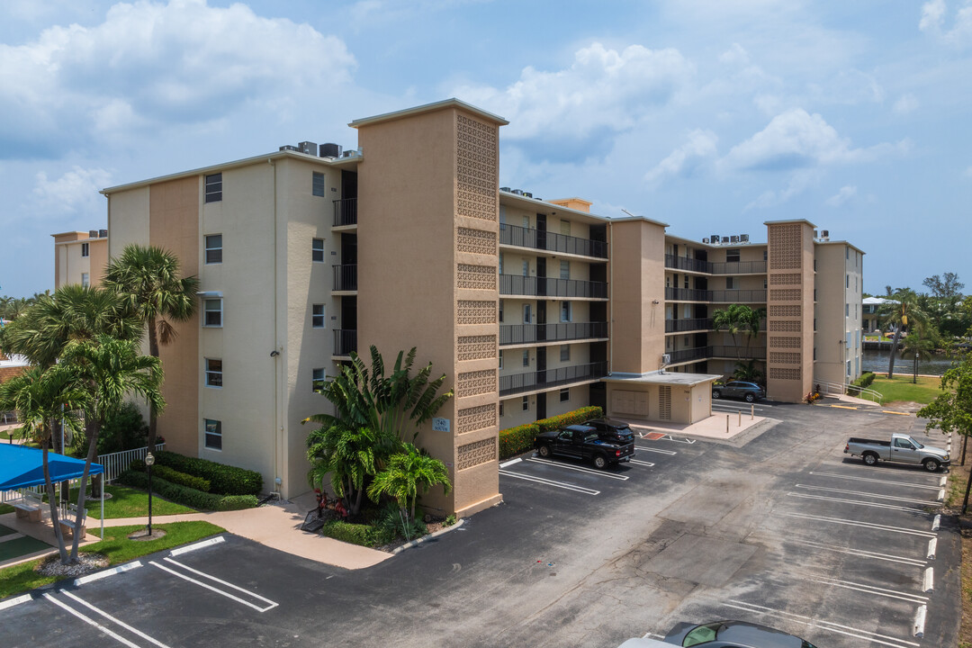 Coastal Towers in Boynton Beach, FL - Building Photo