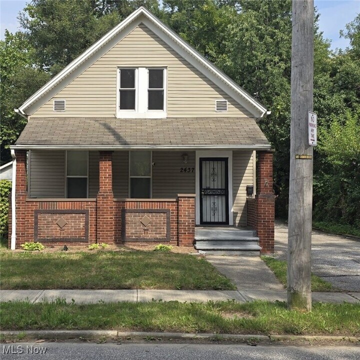 2437 E 84th St in Cleveland, OH - Building Photo
