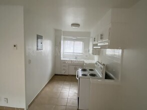 6904 Lennox Ave in Los Angeles, CA - Building Photo - Building Photo