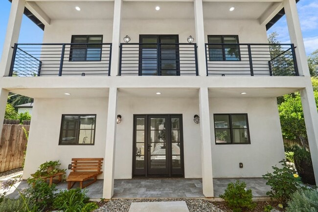 property at 720 W Altadena Dr