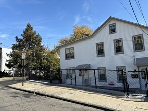 240 Sommerville Pl, Unit #1 in Yonkers, NY - Building Photo - Building Photo