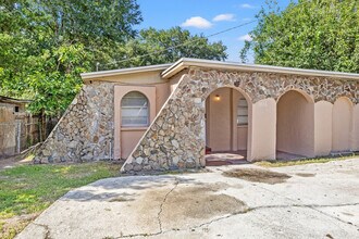 3906 E Powhatan Ave in Tampa, FL - Building Photo - Building Photo