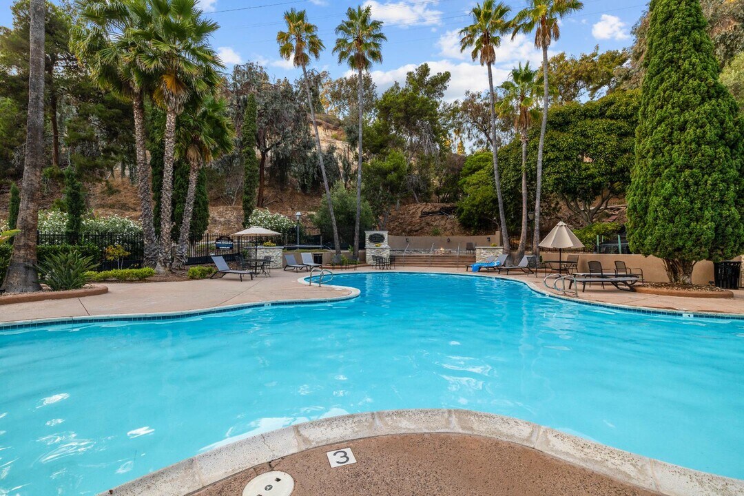 6202 Friars Rd in San Diego, CA - Foto de edificio