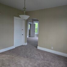 4528 Van Dyke St, Unit Upper Unit in Detroit, MI - Foto de edificio - Building Photo