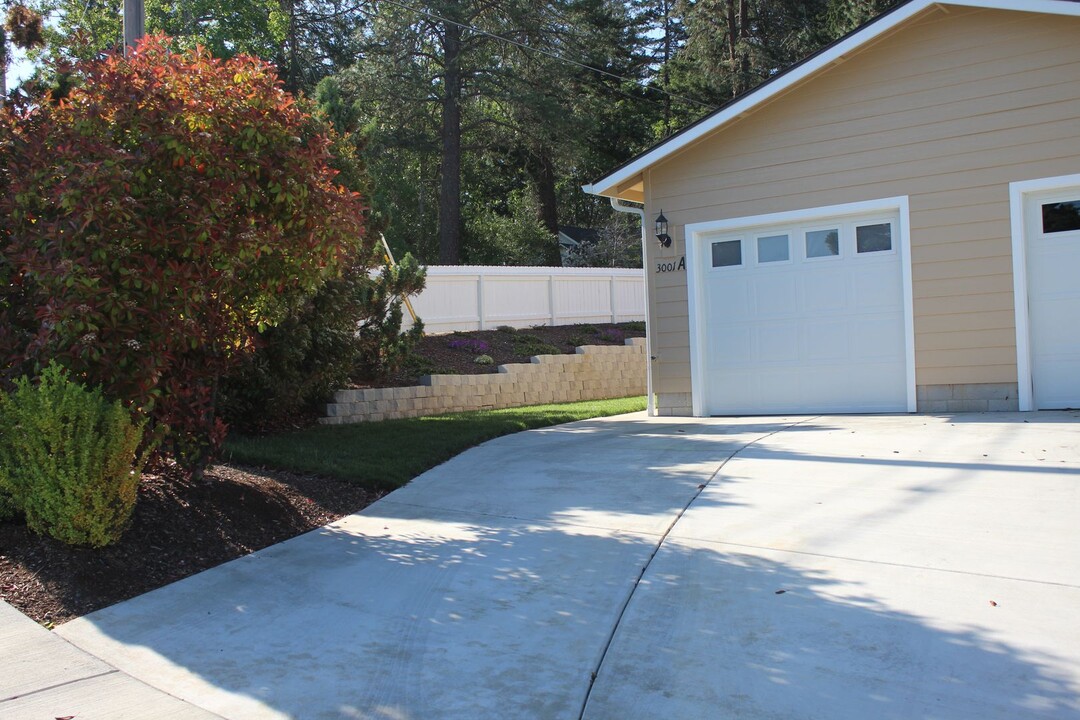 3001 SW University Rd in Grants Pass, OR - Building Photo