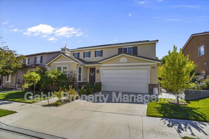 19720 Ellis Henry Ave in Santa Clarita, CA - Building Photo