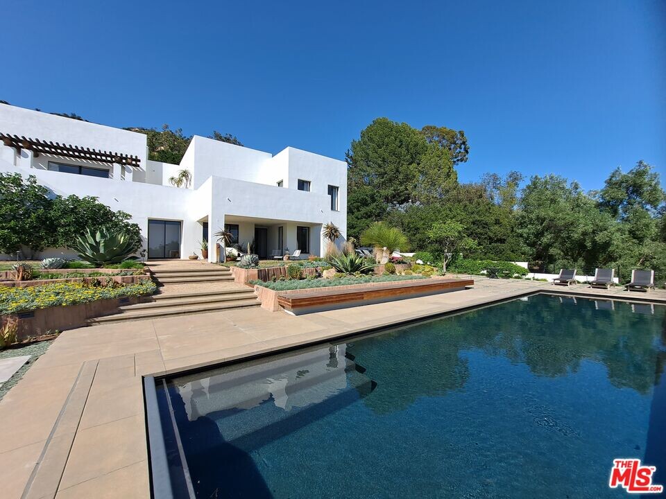 0 E Mountain Dr in Montecito, CA - Building Photo