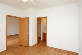 1209 Mayfield Dr in Ames, IA - Foto de edificio - Building Photo