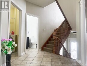 10 Highland Terrace in Bradford West Gwillimbury, ON - Building Photo - Building Photo